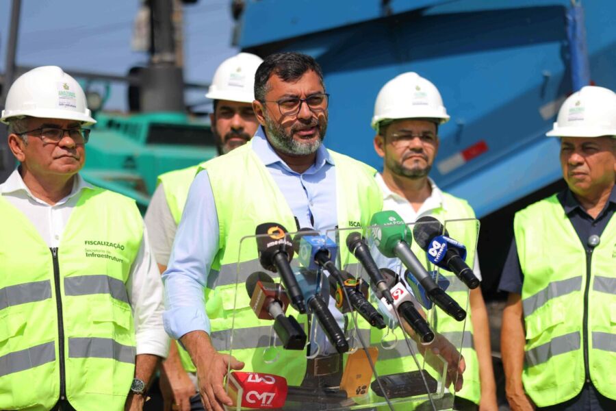 Wilson-Lima-vistoria-retomada-de-obras-na-AM-010-e-destaca-diferencial-no-trabalho-de-modernizacao-da-rodovia-Foto-Diego-Peres-Secom-2-1536x1024