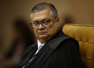 Flávio Dino dá prazo de 24h para associação de prefeitos do AM justificar críticas a bloqueio de emendas