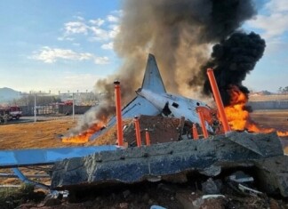 Avião sai da pista, explode e deixa dezenas de mortos na Coreia do Sul