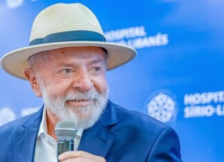 Lula se emociona ao receber alta e revela ter ficado “assustado” com hemorragia