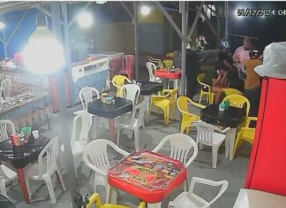 Covardia! Bandidos armados assaltam clientes no “Café do Neguinho”, no Alvorada; veja vídeo
