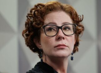 Tribunal Regional Eleitoral cassa mandato e torna Carla Zambelli inelegível por oito anos