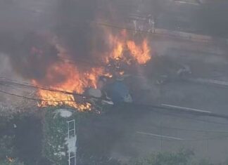 Aeronave de pequeno porte cai em avenida, atinge ônibus e deixa dois mortos e seis feridos