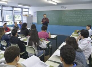 Câmara dos Deputados aprova proposta que proíbe escolas de recusar matrículas; entenda