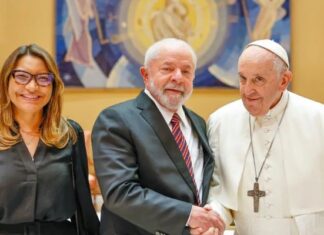 Lula realiza missa no Alvorada pela saúde do papa Francisco