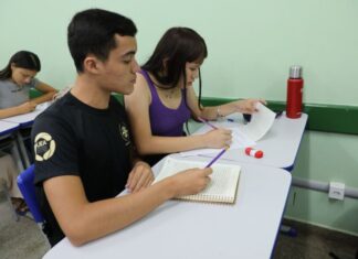 Pré-vestibular presencial da UEA: AprovENS divulga inscrições para 101 vagas em turmas macro