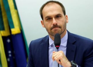 Eduardo Bolsonaro pede licença do mandato e diz que vai ficar nos EUA para não ser preso por Alexandre de Moraes