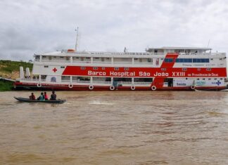 Barco Hospital São João XXIII realiza os primeiros partos das expedições de saúde em Anori