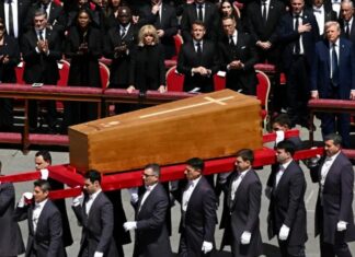 Corpo de papa Francisco é sepultado na Basílica de Santa Maria Maior