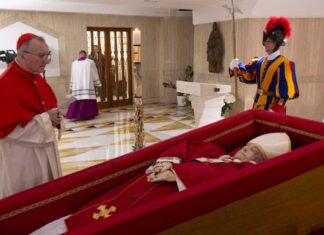 VÍDEO: Vaticano divulga primeiras imagens do Papa Francisco no caixão