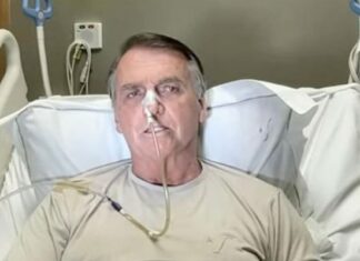 Bolsonaro toma água e come gelatina após 17 dias sem comer na UTI