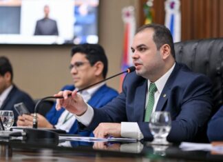 Roberto Cidade comanda votação que aprovou reajuste salarial a servidores da Assembleia Legislativa e profissionais das forças de segurança