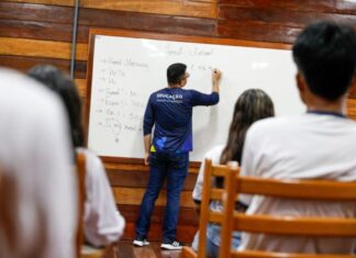 Wilson Lima anuncia pagamento do Fundef a mais de 16 mil professores para o dia 15 de abril