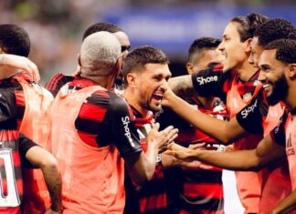 Flamengo vence o Palmeiras por 2 a 0 e encosta na liderança do Brasileirão