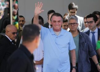 Jair Bolsonaro deixa hospital após 3 semanas de internação