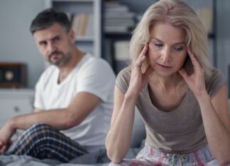 Mulheres que namoram homens pobres envelhecem mais rápido, diz estudo