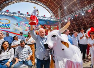 “Tá explicado a vitória”: internautas resgatam foto de Lula com o boi Garantido após resultado polêmico