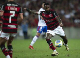 Flamengo atropela Fortaleza e vira líder do Campeonato Brasileiro