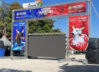 Festival de Parintins 2025: Telão para a transmissão da Festa dos Visitantes e Festival de Parintins está montado no Largo de São Sebastião