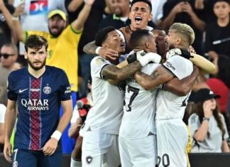 Botafogo faz história no palco do tetra, vence PSG e quebra jejum contra europeus