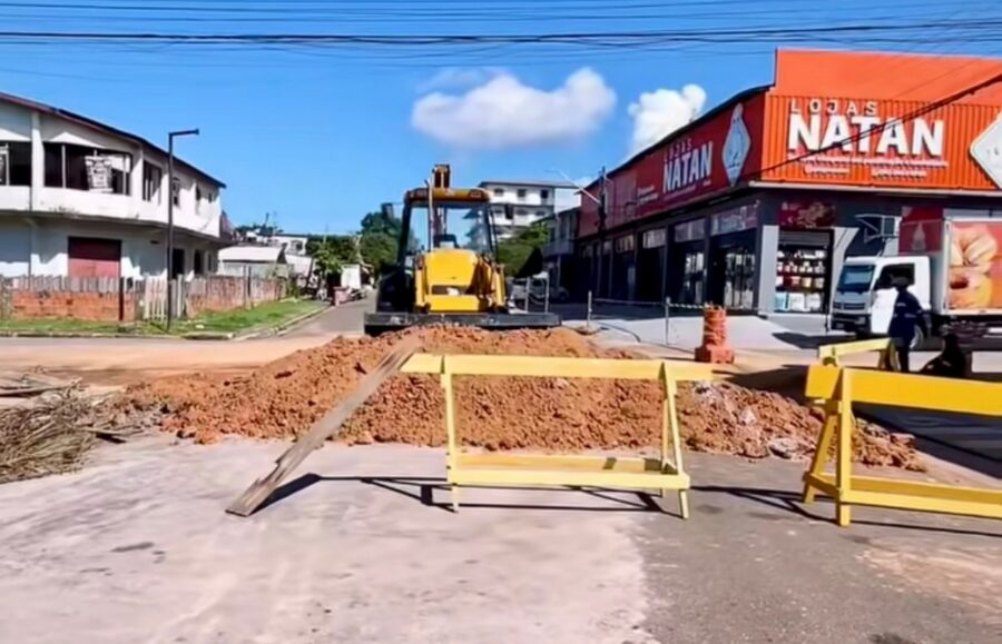 Prefeitura-de-Itacoatiara-substitui-rede-de-bueiro-e-libera-transito-na-rua-Adolfo-Olimpio-1
