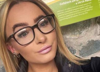 Professora é expulsa do ensino após dar aula em clima de festa e sob suspeita de beber álcool em sala