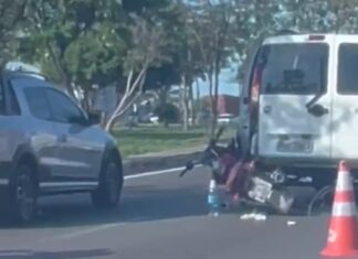Acidente envolvendo motocicleta e veículo causa congestionamento na Avenida das Torres em Manaus