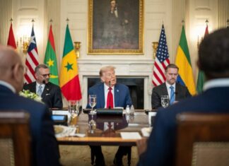 Trump anuncia tarifas de até 100% contra produtos russos para pressionar cessar-fogo