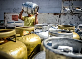 Governo federal anuncia gás de cozinha gratuito para 17 milhões de famílias