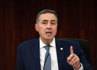 Filhos de Barroso estariam abrigados em consulado, diz jornalista