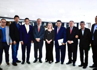 Senador Omar lidera comitiva do Amazonas em reunião com o governo para defender diálogo entre setor produtivo e meio ambiente no sul do estado