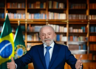 Lula lança plano de R$ 30 bilhões para enfrentar tarifaço de Trump