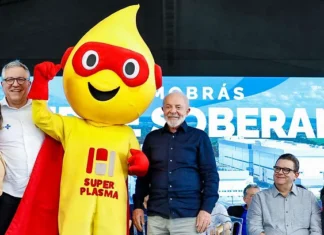 Lula critica bloqueio e afirma que EUA devem deixar Cuba viver em paz