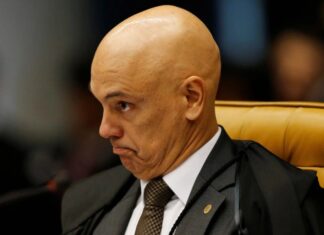 Moraes envia à PGR pedido para investigar Jair e Flávio Bolsonaro em inquérito sobre coação a ministros