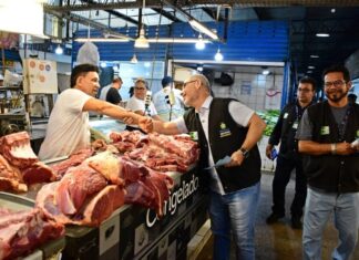 Operação Feiras Livres: Ipem faz orientação na feira da Manaus Moderna