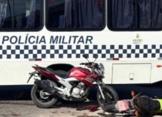 Pai e filha ficam feridos em colisão entre moto e ônibus da PM no Distrito Industrial em Manaus