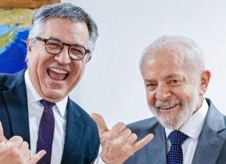 Após suspensão do documento da família nos EUA, governo Lula pede novo visto para Padilha