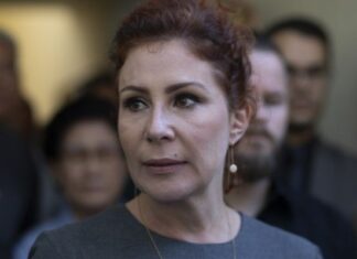 Carla Zambelli passa mal em audiência de extradição na Itália