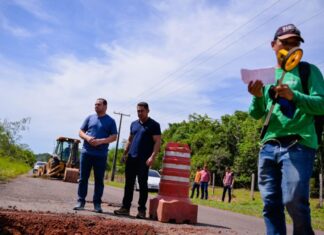 Presidente Roberto Cidade vistoria obras de recuperação da Estrada de Balbina, em Presidente Figueiredo