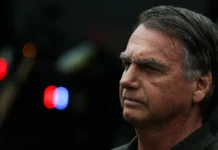 Defesa informa que Bolsonaro sofreu pré-síncope, vômitos e queda de pressão arterial