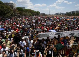 Manifestantes ocupam Esplanada dos Ministérios em ato contra anistia a golpistas