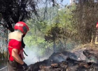 Corpo de Bombeiros atua em fogo no Mauazinho na Zona Leste de Manaus