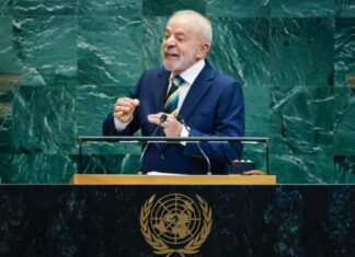 Lula critica sanções e diz que Brasil resiste na defesa da democracia