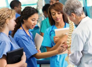 MEC lança “Bolsa Permanência” para estudantes de medicina