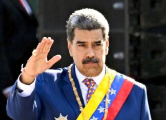 Em meio a tensões com os Estados Unidos, Nicolás Maduro antecipa o Natal na Venezuela