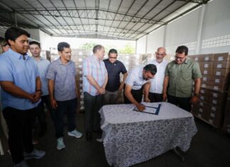 Governador Wilson Lima acompanha envio de luminárias e estado atinge a meta de 100% de cobertura do Ilumina+ Amazonas no interior