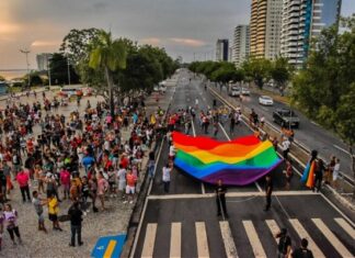 Manaus reúne milhares de pessoas na XXV Parada do Orgulho LGBT+