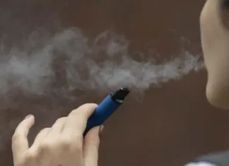 OMS alerta: 15 milhões de adolescentes já usam cigarros eletrônicos no mundo