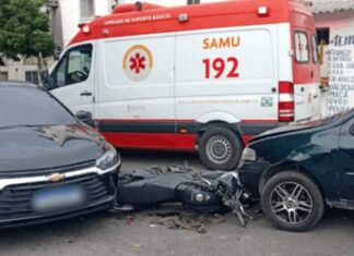Motociclista fica gravemente ferido após colisão entre carros no Monte das Oliveiras em Manaus