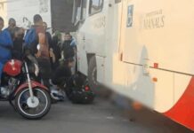 Motociclista e passageiro ficam feridos após serem arrastados por ônibus na Zona Norte de Manaus